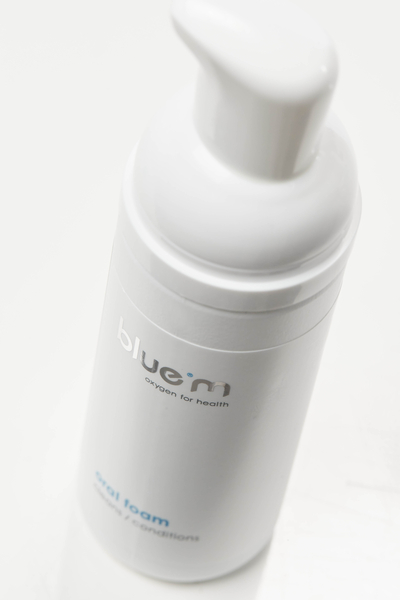 bluem oral foam on-the-go_sfeer_1