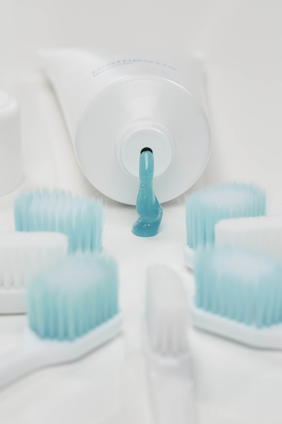 bluem surgical toothbrush_sfeer1