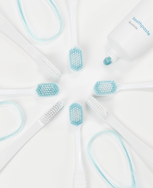 bluem surgical toothbrush_sfeer3